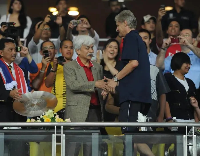 Framed Print : Arsenal manager Arsene Wenger with the Malaysian Prime Minister. Malaysia XI 0: 4 Arsenal