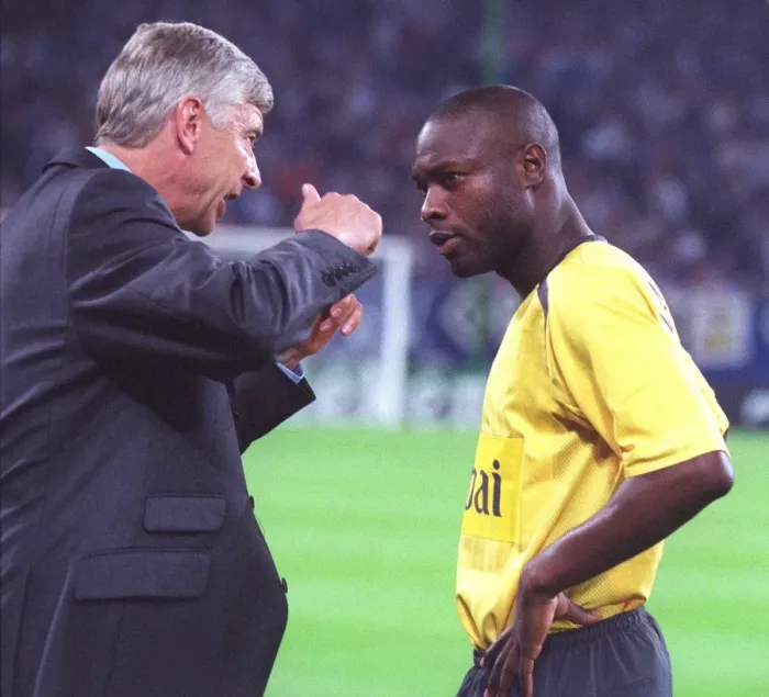 Framed Print : Arsenal manager Arsene Wenger talks with defender William Gallas just before kick off Framed Print : Arsenal manager Arsene Wenger talks with defender William Gallas just before kick off