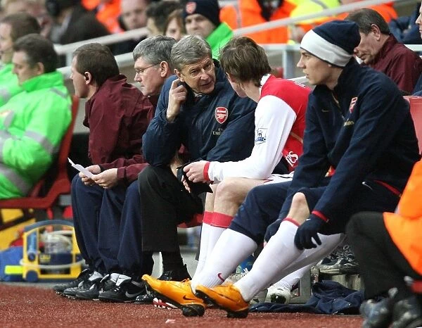 Arsenal manager Arsene Wenger talks with substitute Alex Hleb