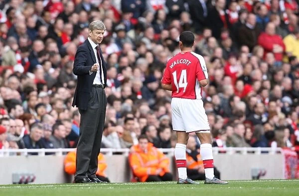 Arsenal manager Arsene Wenger talks to Theo Walcott