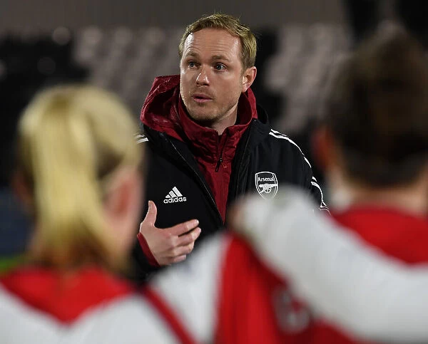 Arsenal Manager Jonas Eidevall Speaks to Team After FA WSL Match