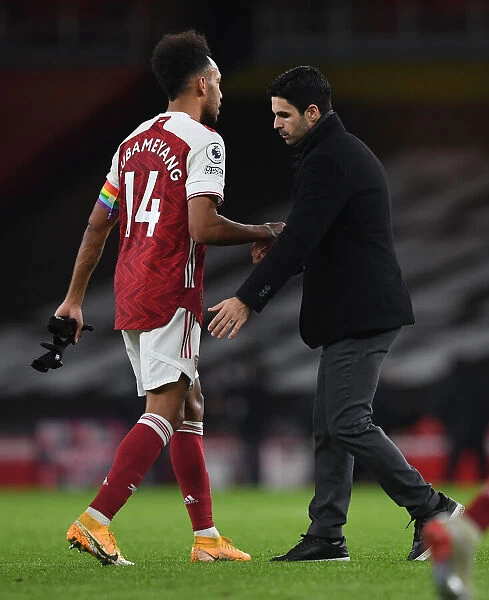 Arsenal Manager Mikel Arteta Celebrates with Pierre-Emerick Aubameyang after Arsenal's Win against Burnley (December 2020)