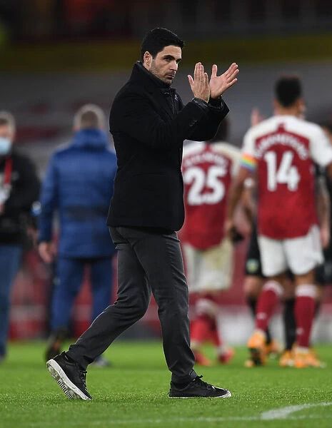 Arsenal Manager Mikel Arteta Celebrates with Fans after Arsenal's Victory over Burnley (December 2020)