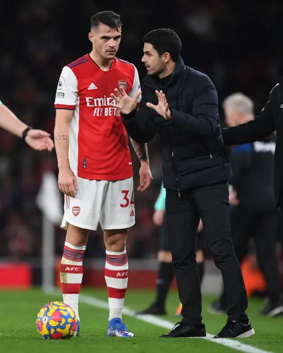 Framed Print : Arsenal Manager Mikel Arteta Conferring with Granit Xhaka during Arsenal vs West Ham United, Premier League 2021-22 Framed Print : Arsenal Manager Mikel Arteta Conferring with Granit Xhaka during Arsenal vs West Ham United, Premier League 2021-22