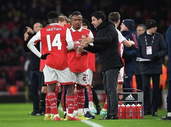 Arsenal Manager Mikel Arteta Consults with Nketiah and Marquinhos during Arsenal vs Juventus Friendly (2022-23)