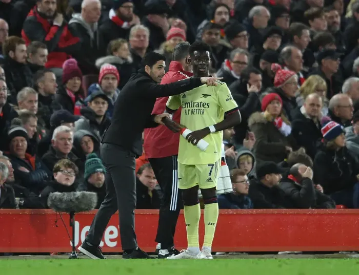 Framed Print : Arsenal Manager Mikel Arteta Gives Instructions to Bukayo Saka during Liverpool vs Arsenal (2021-22)