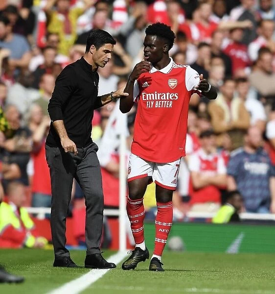 Arsenal Manager Mikel Arteta Motivating Bukayo Saka Amidst Arsenal v Tottenham Rivalry (2022-23)