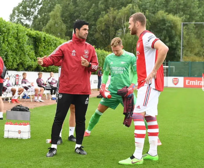 Framed Print : Arsenal Manager Mikel Arteta Pre-Season Meeting with Calum Chambers Ahead of Arsenal vs. Watford