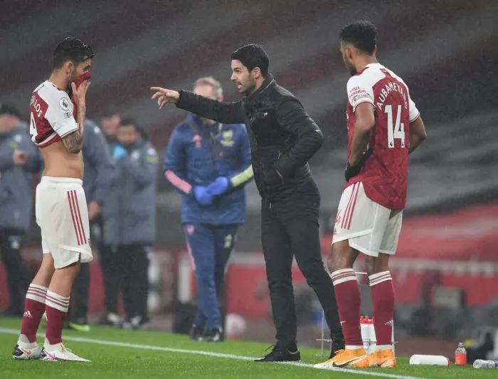 Framed Print : Arsenal Manager Mikel Arteta Speaks with Dani Ceballos Amidst Empty Emirates Stadium - Arsenal v Aston Villa, 2020-21 Premier League