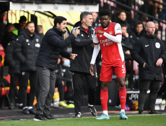 Framed Print : Arsenal Manager Mikel Arteta Speaks with Thomas Partey during Watford vs Arsenal, Premier League 2021-22