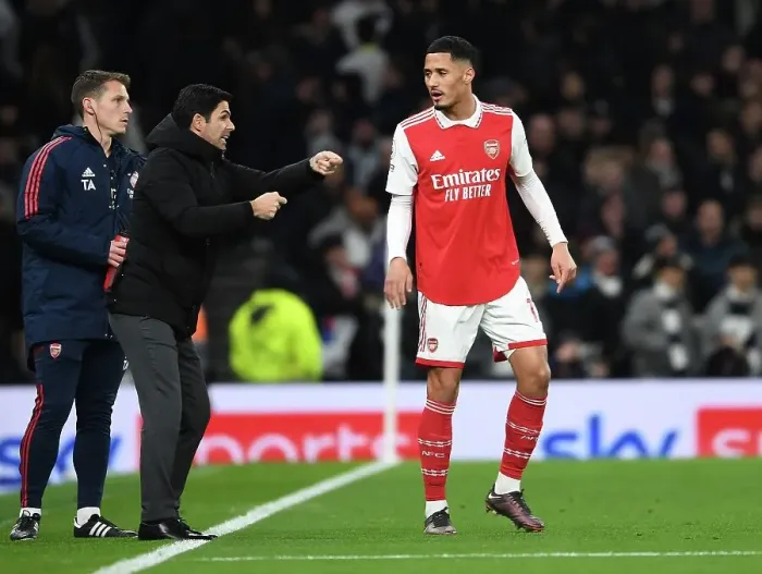 Framed Print : Arsenal Manager Mikel Arteta Speaks with William Saliba Amidst Tottenhotspur-Arsenal Rivalry (2022-23)