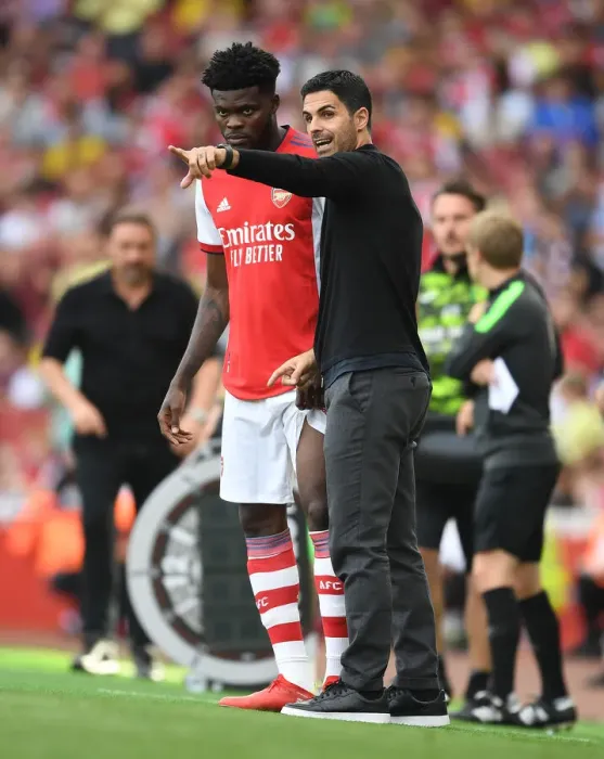 Framed Print : Arsenal Manager Mikel Arteta with Thomas Partey: Arsenal vs Norwich City, Premier League 2021-22