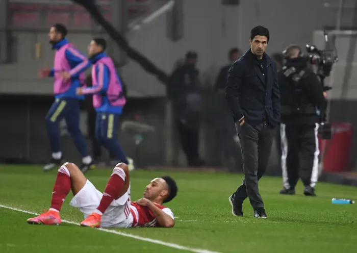 Framed Print : Arsenal Manager Mikel Arteta Watches as Aubameyang is Fouled in Arsenal v SL Benfica Europa League Clash