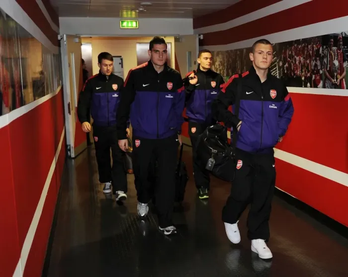 Framed Print : Arsenal: Mannone and Wilshere Pre-Match Focus vs. Queens Park Rangers (2012-13) Framed Print : Arsenal: Mannone and Wilshere Pre-Match Focus vs. Queens Park Rangers (2012-13)