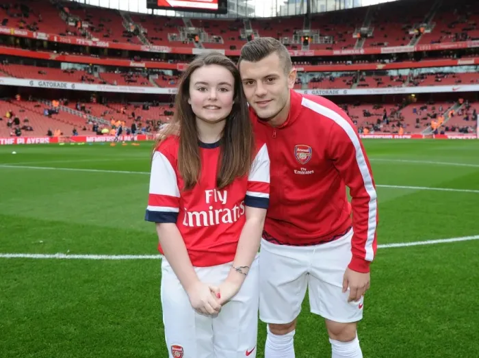Framed Print : Arsenal mascot with Jack Wilshere (Arsenal). Arsenal 2: 0 Fulham. Barclays Premier League