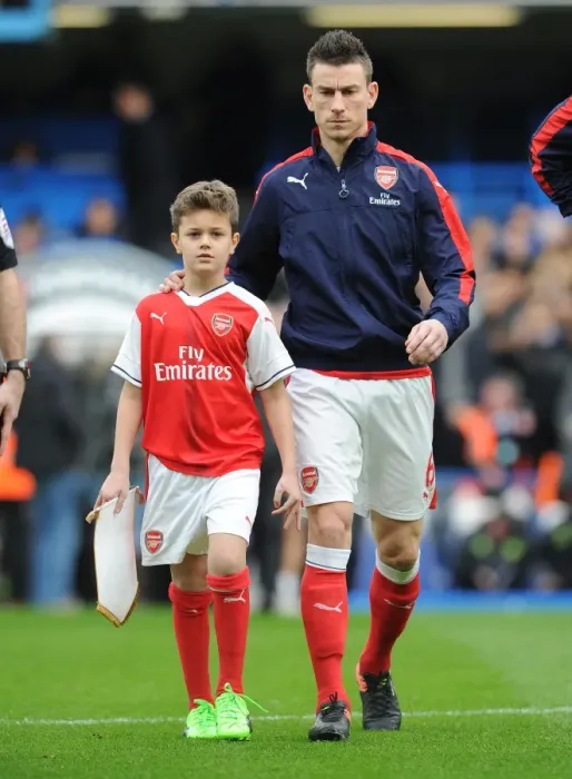 Framed Print : Arsenal mascot with Laurent Koscielny (Arsenal). Chelsea 3: 1 Arsenal. Premier League Framed Print : Arsenal mascot with Laurent Koscielny (Arsenal). Chelsea 3: 1 Arsenal. Premier League