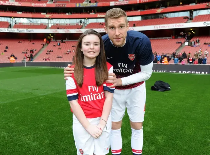 Framed Print : Arsenal mascot with Per Mertesacker (Arsenal). Arsenal 2: 0 Fulham. Barclays Premier League Framed Print : Arsenal mascot with Per Mertesacker (Arsenal). Arsenal 2: 0 Fulham. Barclays Premier League