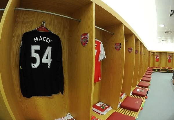 Arsenal: Matt Macey Readies for West Ham United Clash in Emirates Changing Room