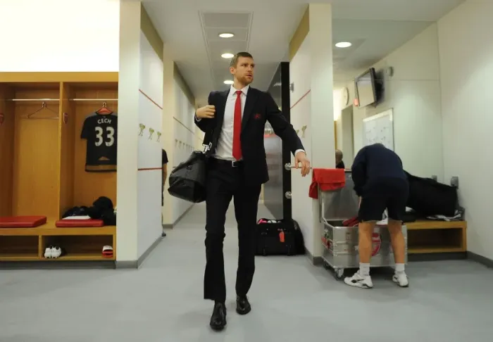 Framed Print : Arsenal: Per Mertesacker's Calming Presence in the Home Changing Room Before Arsenal vs Chelsea (2015-16) Framed Print : Arsenal: Per Mertesacker's Calming Presence in the Home Changing Room Before Arsenal vs Chelsea (2015-16)