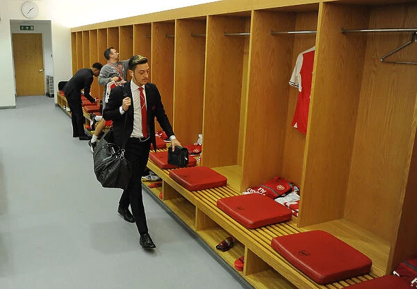 Arsenal: Mesut Ozil in the Changing Room before Arsenal vs Middlesbrough (2016-17)