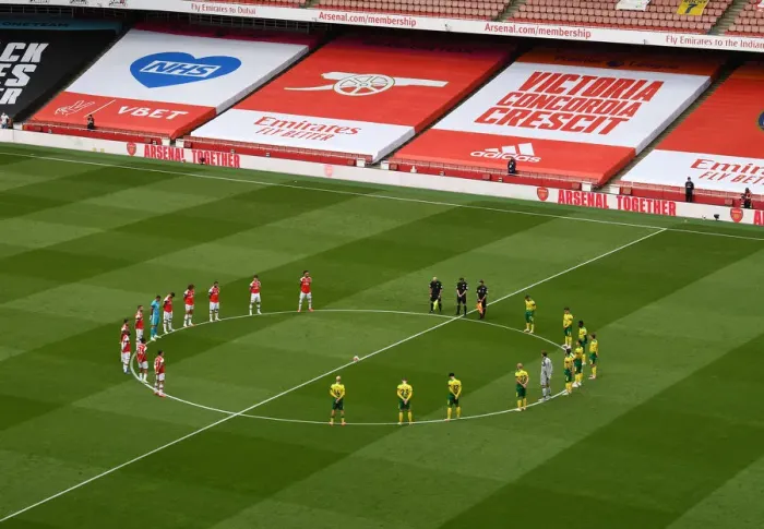 Framed Print : Arsenal and Norwich Players Honor Fallen Fans with a Minute's Silence before Premier League Match (2019-20)
