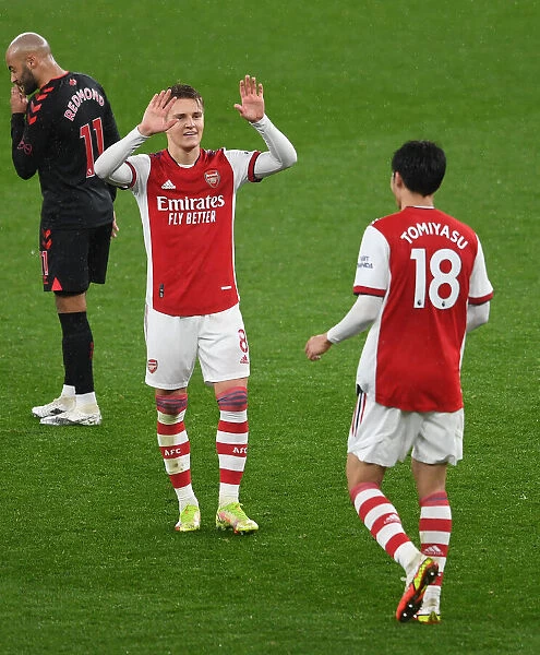 Arsenal: Odegaard and Tomiyasu Celebrate Victory Over Southampton (Premier League 2021-22)