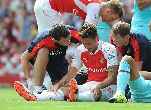 Arsenal: Olivier Giroud Receives Medical Attention during Arsenal vs West Ham United