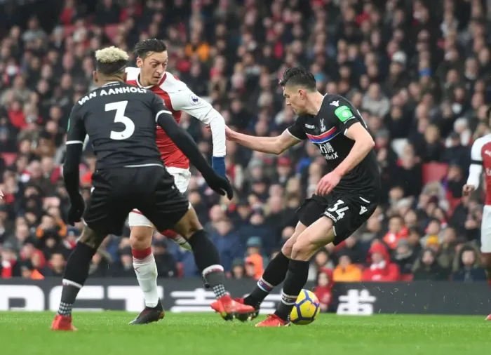 Framed Print : Arsenal: Ozil Sets Up Lacazette's Goal Against Crystal Palace (2017-18) Framed Print : Arsenal: Ozil Sets Up Lacazette's Goal Against Crystal Palace (2017-18)