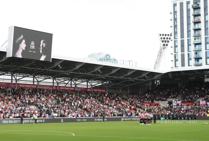 Framed Print : Arsenal Pay Tribute: Brentford vs Arsenal, Premier League - September 2022