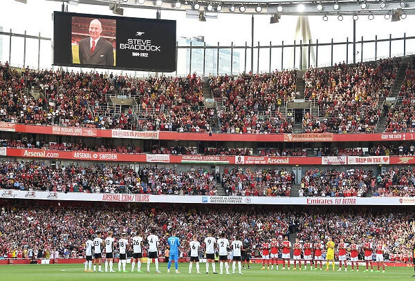 Arsenal Pay Tribute: Minutes Applause for Groundsman Steve Braddock