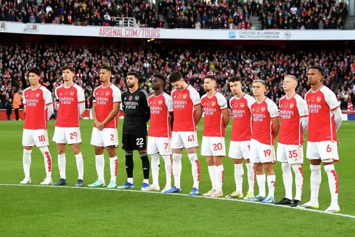 Framed Print : Arsenal Pays Tribute: Minute of Silence for Armistice Day (2023-24)