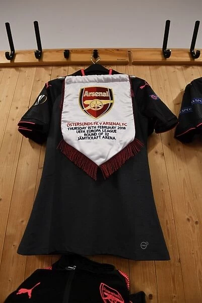 Arsenal Pennant in Ostersund Changing Room: UEFA Europa League 2018