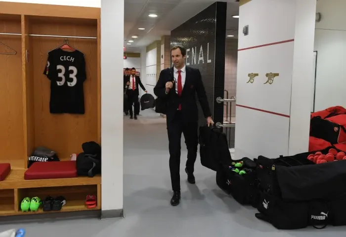 Framed Print : Arsenal: Petr Cech's Pre-Match Focus vs. Watford (2016-17)