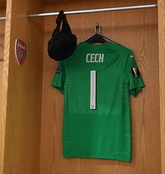 Arsenal: Petr Cech's Shirt in the Changing Room Before Arsenal v BATE Borisov - UEFA Europa League Round of 32 (2018-19)