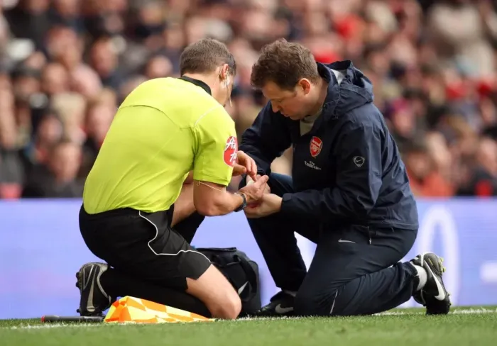 Framed Print : Arsenal physio Colin Lewin attends to the Linesman. Arsenal 2: 0 Sunderland Framed Print : Arsenal physio Colin Lewin attends to the Linesman. Arsenal 2: 0 Sunderland