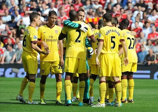 The Arsenal player line up before the match. Liverpool 1: 1 Arsenal, Barclays Premier League
