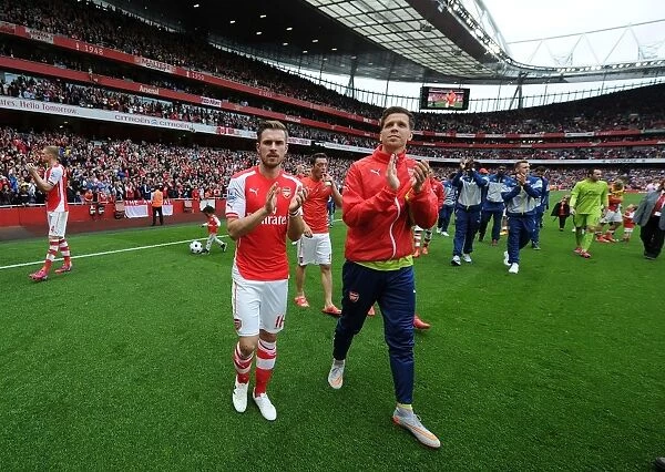 Arsenal Players Applauding Fans: Arsenal vs. West Bromwich Albion, Premier League 2014 / 15