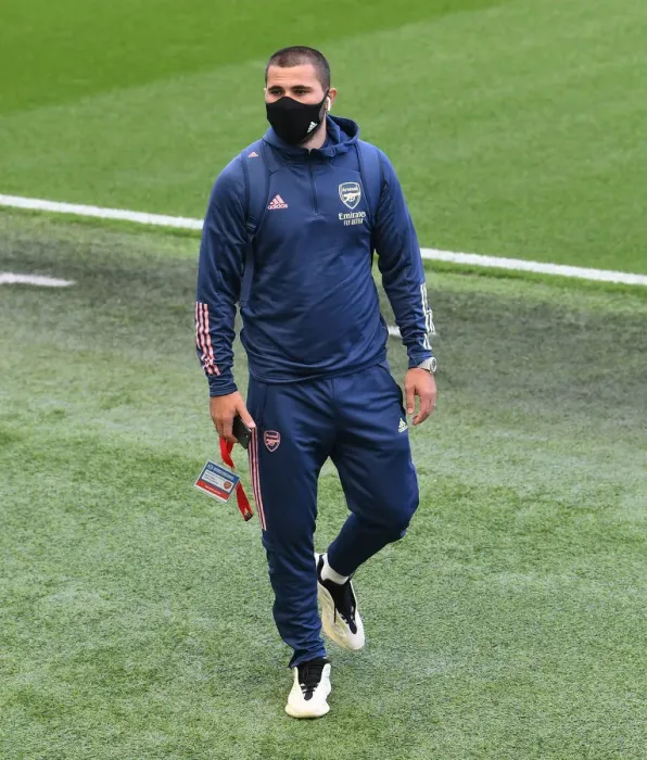 Framed Print : Arsenal Players Arrive at Brighton & Hove Albion Stadium for Premier League Match (2020)