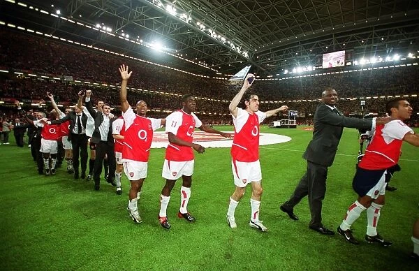 Arsenal players celebrate after the match. Arsenal 1:0 Southampton. The F