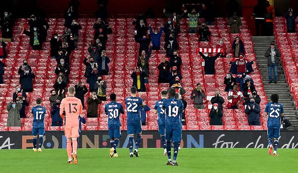 Arsenal Players Clap for Fans Before Europa League Match vs Rapid Wien