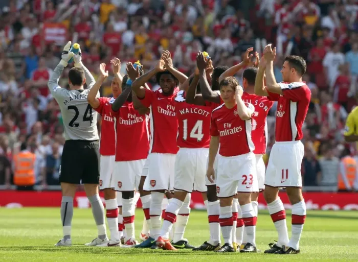 Framed Print : The Arsenal Players clap the fans before the match Framed Print : The Arsenal Players clap the fans before the match