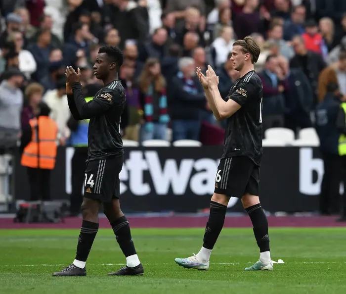 Framed Print : Arsenal Players Eddie Nketiah and Rob Holding Celebrate with Fans after West Ham Victory