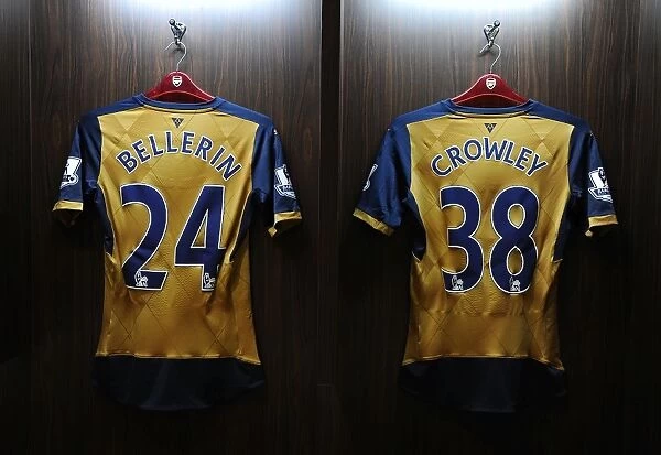 Arsenal Players Hector Bellerin and Dan Crowley Get Ready for Arsenal v Singapore XI Match in Singapore (July 15, 2015)