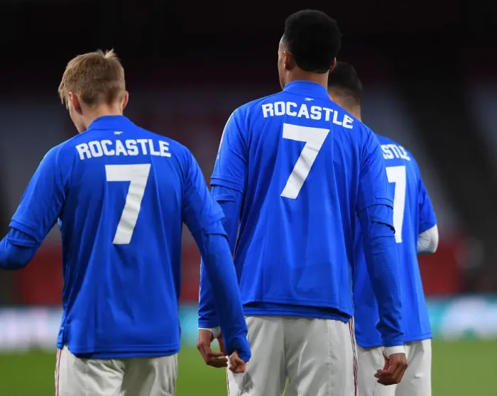 Framed Print : Arsenal Players Honor David Rocastle with Emotional Tribute: Wearing His Shirt During Warm-Up vs. Liverpool, 2021
