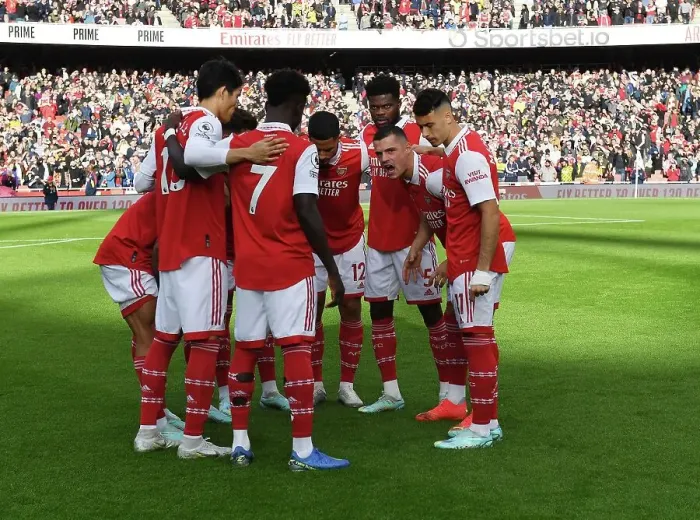Framed Print : Arsenal Players Huddle Before Arsenal FC vs. Nottingham Forest, Premier League 2022-23