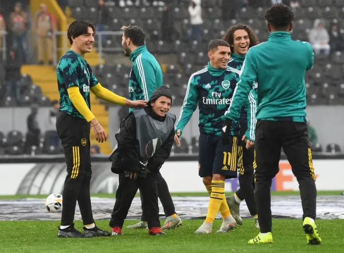 Framed Print : Arsenal Players Include Local Ballboy in Heartwarming Warm-Up Ahead of Vitoria Guimaraes Clash