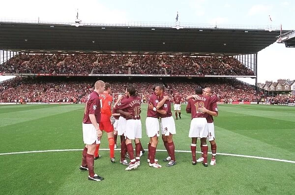 Arsenal players before the kick off. Arsenal 2: 0 Newcastle United