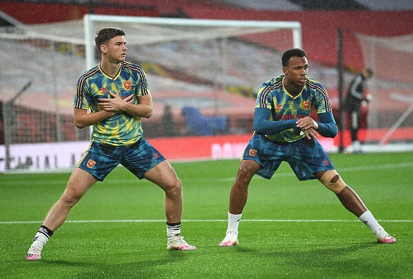 Arsenal Players Kieran Tierney and Gabriel Magalhaes Warm Up Ahead of Manchester United Clash (2020-21 Premier League)