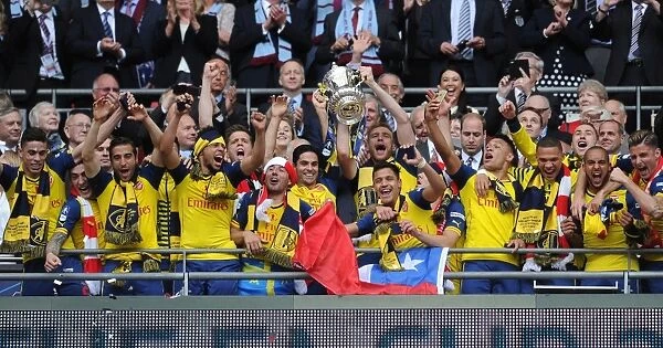 The Arsenal players lift the FA Cup after the match. Arsenal 4:0 Aston Villa. FA Cup Final