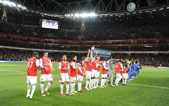 Framed Print : Arsenal players line up before the match. Arsenal 3: 1 Chelsea. Barclays Premier League